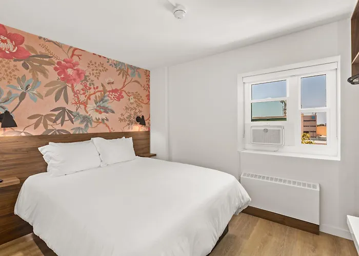 Uptown Inn - Limited Service Apart-Hotel